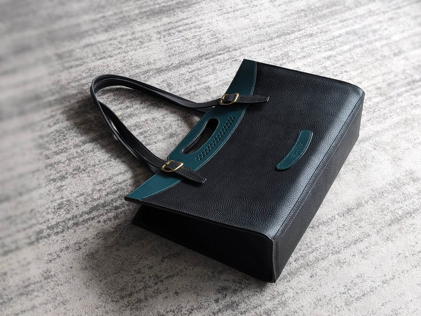 Leather PDF pattern for a stylish tote/PDF pattern for office lady's tote/with tutorial/with stitching holes marks/3.85mm