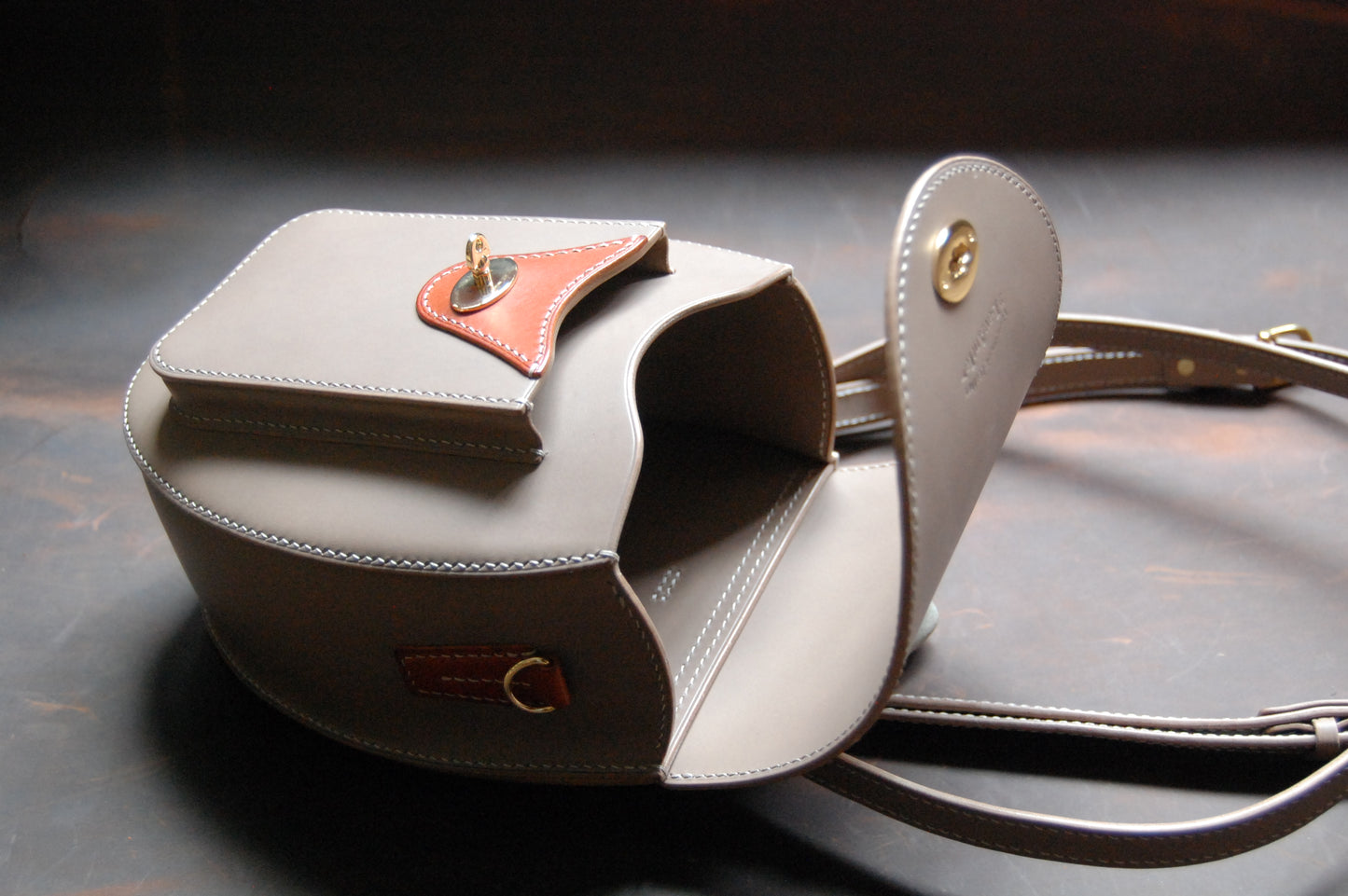two-way leather bag build along PDF pattern/leather bag pattern/PDF digital pattern/with tutorial video/with punch marking(3.85mm)/A4 letter