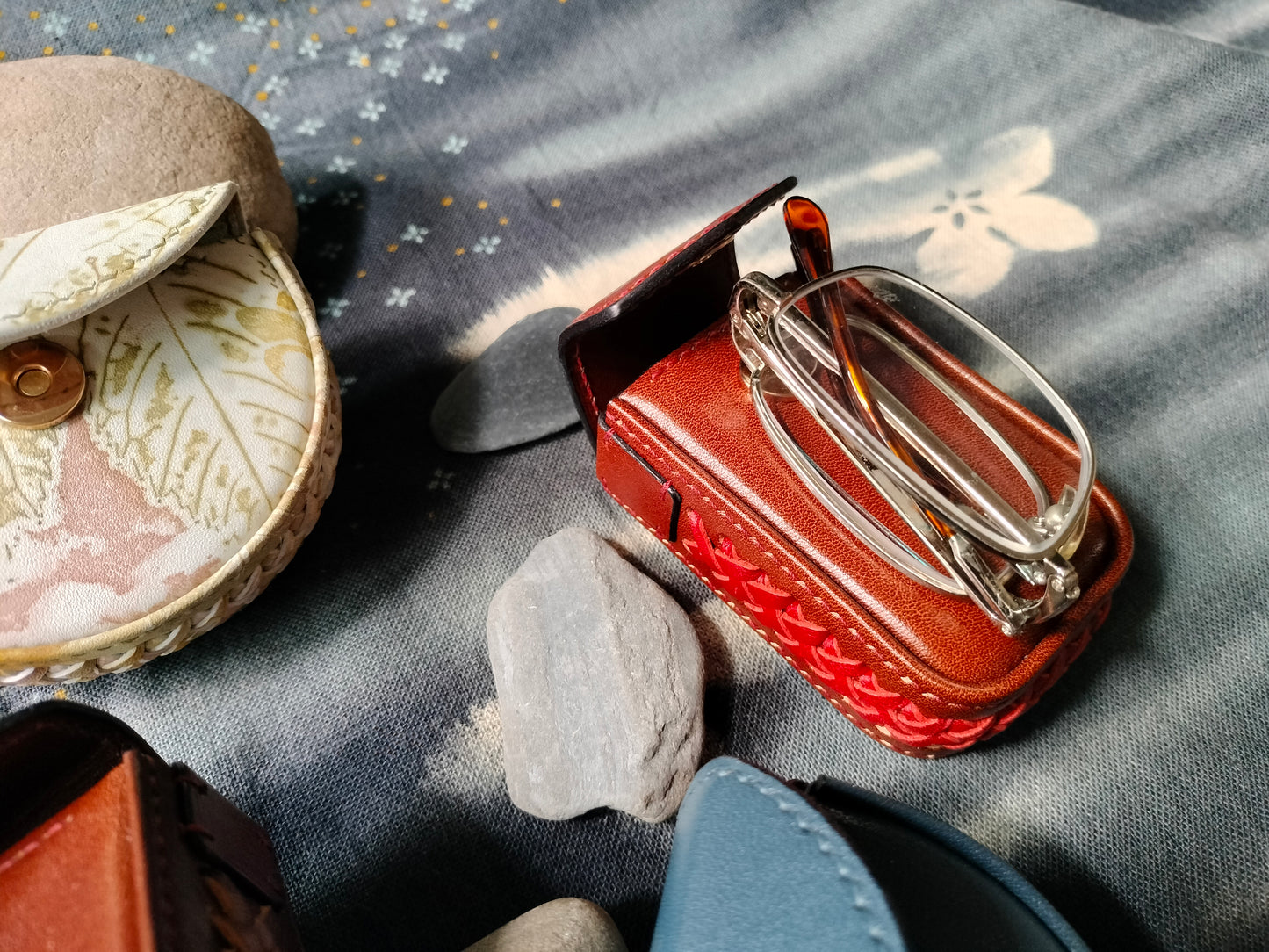 PDF pattern of 3 types of leather cases/folding reading glasses case/ with hole marking, suggested thickness & tutorial