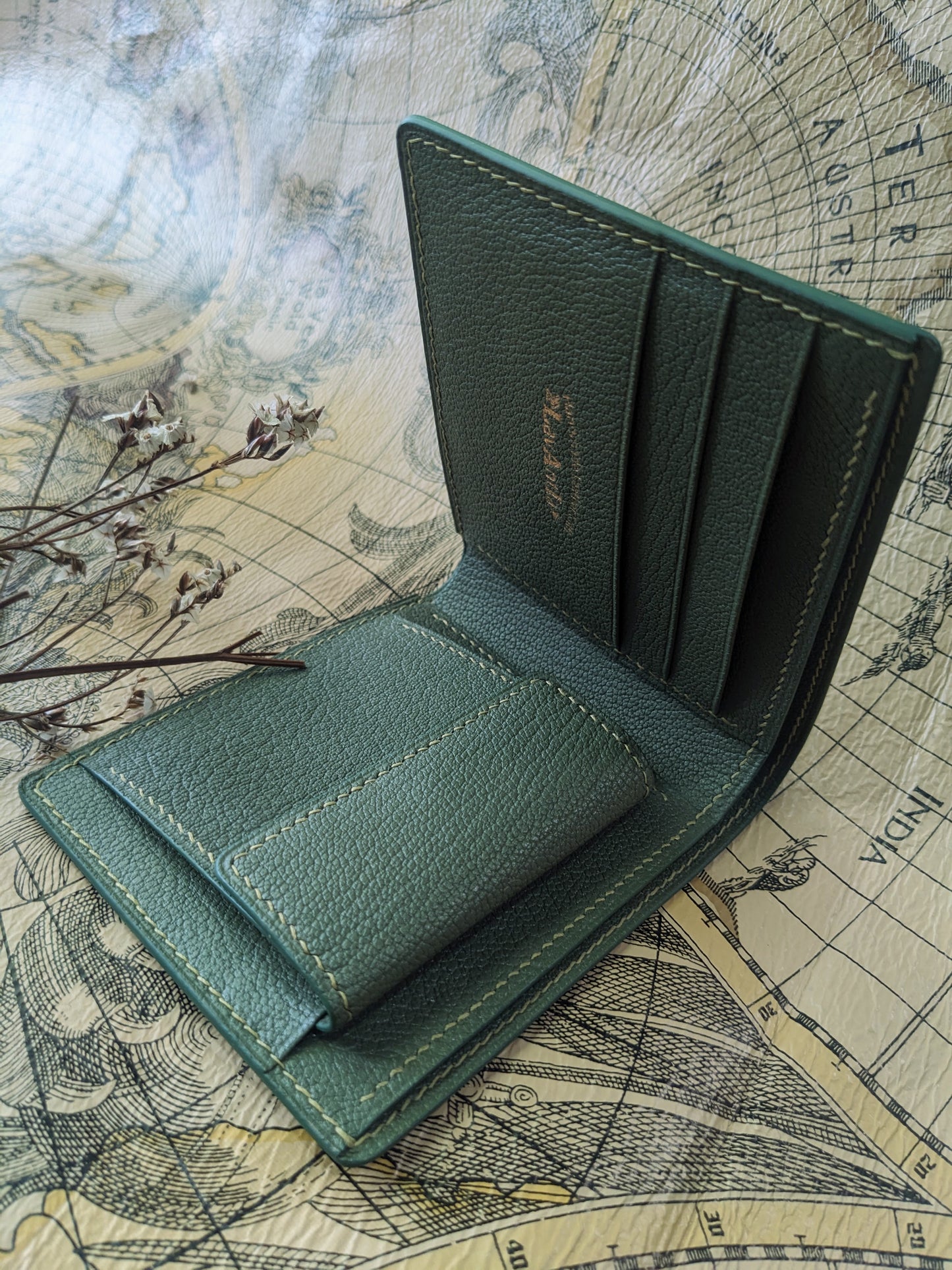 Handcrafted genuine leather wallet/Alran Chevre Sully Goatskin/3 card slots, 1coin pocket, 2 hidden pockets and one compartment for banknote