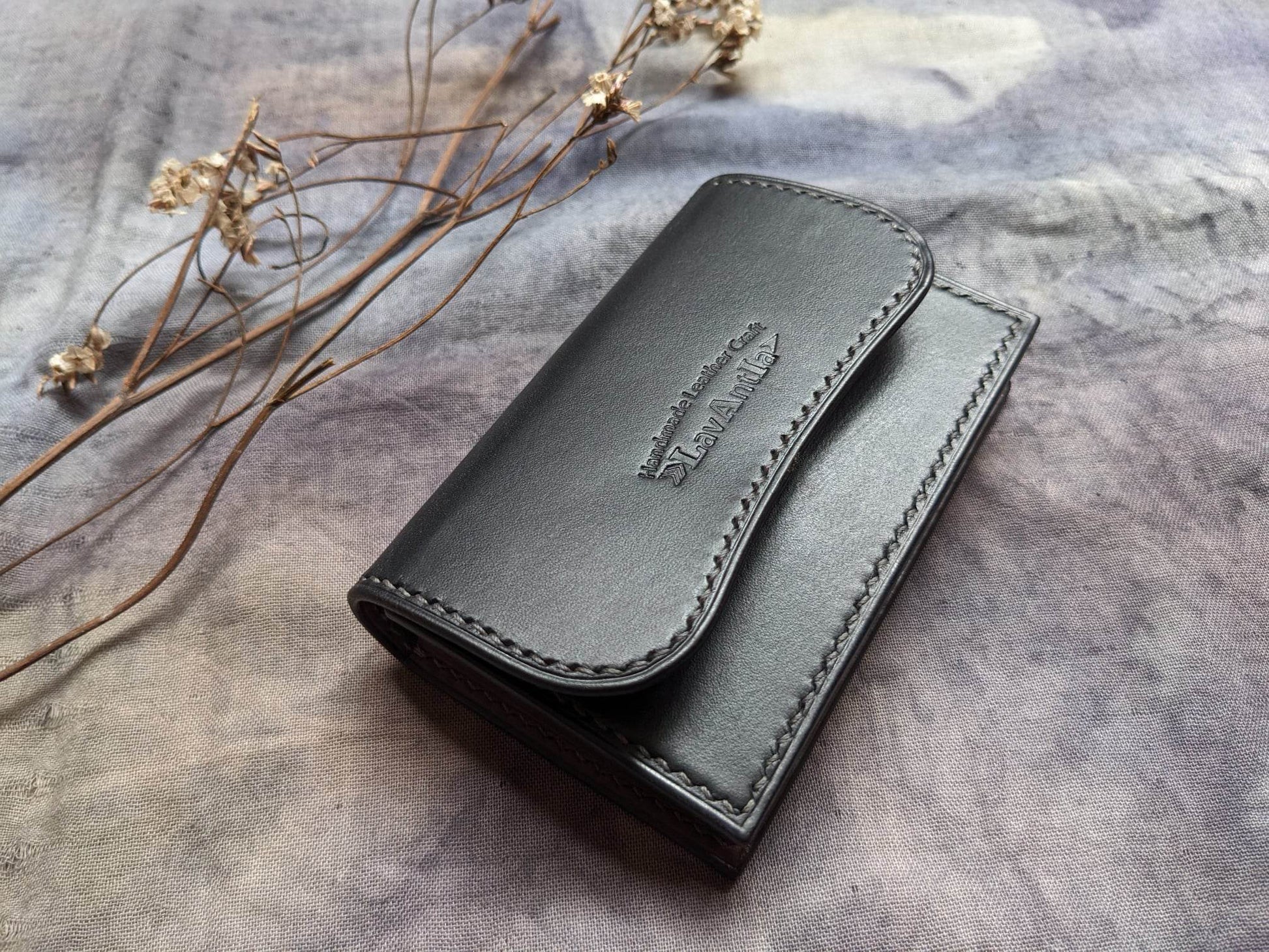 Fully Leather Lined Buttero Bifold Cardholder : r/Leathercraft