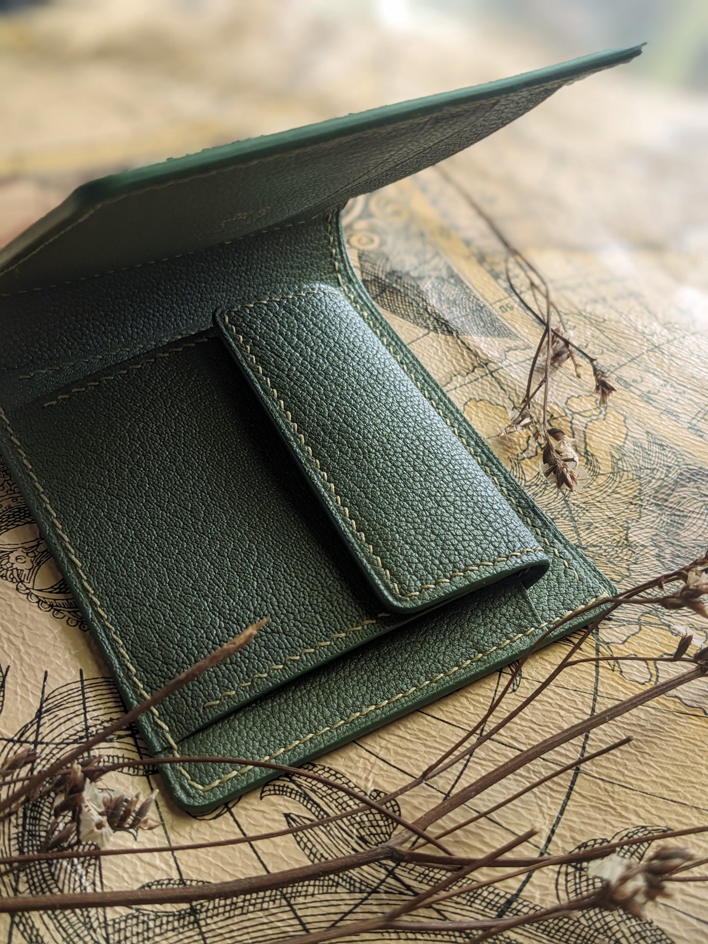 Handcrafted genuine leather wallet/Alran Chevre Sully Goatskin/3 card slots, 1coin pocket, 2 hidden pockets and one compartment for banknote