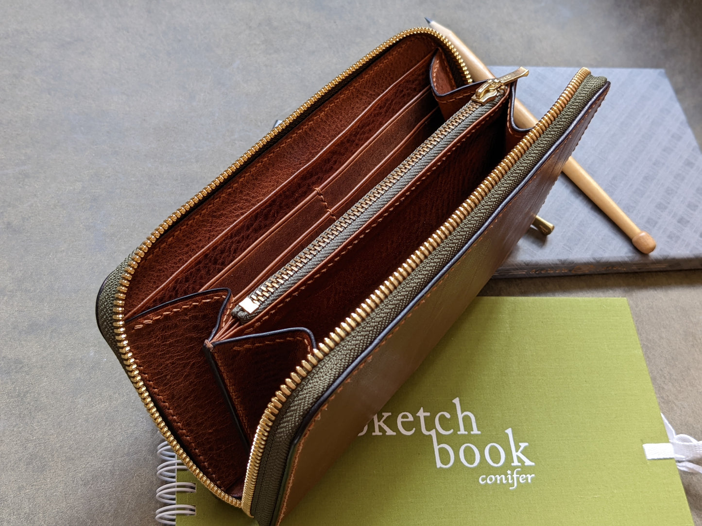 Zip-around long wallet build along PDF pattern/with TUTORIAL video/stitching hole spacing 3.38mm/with stitching hole marks