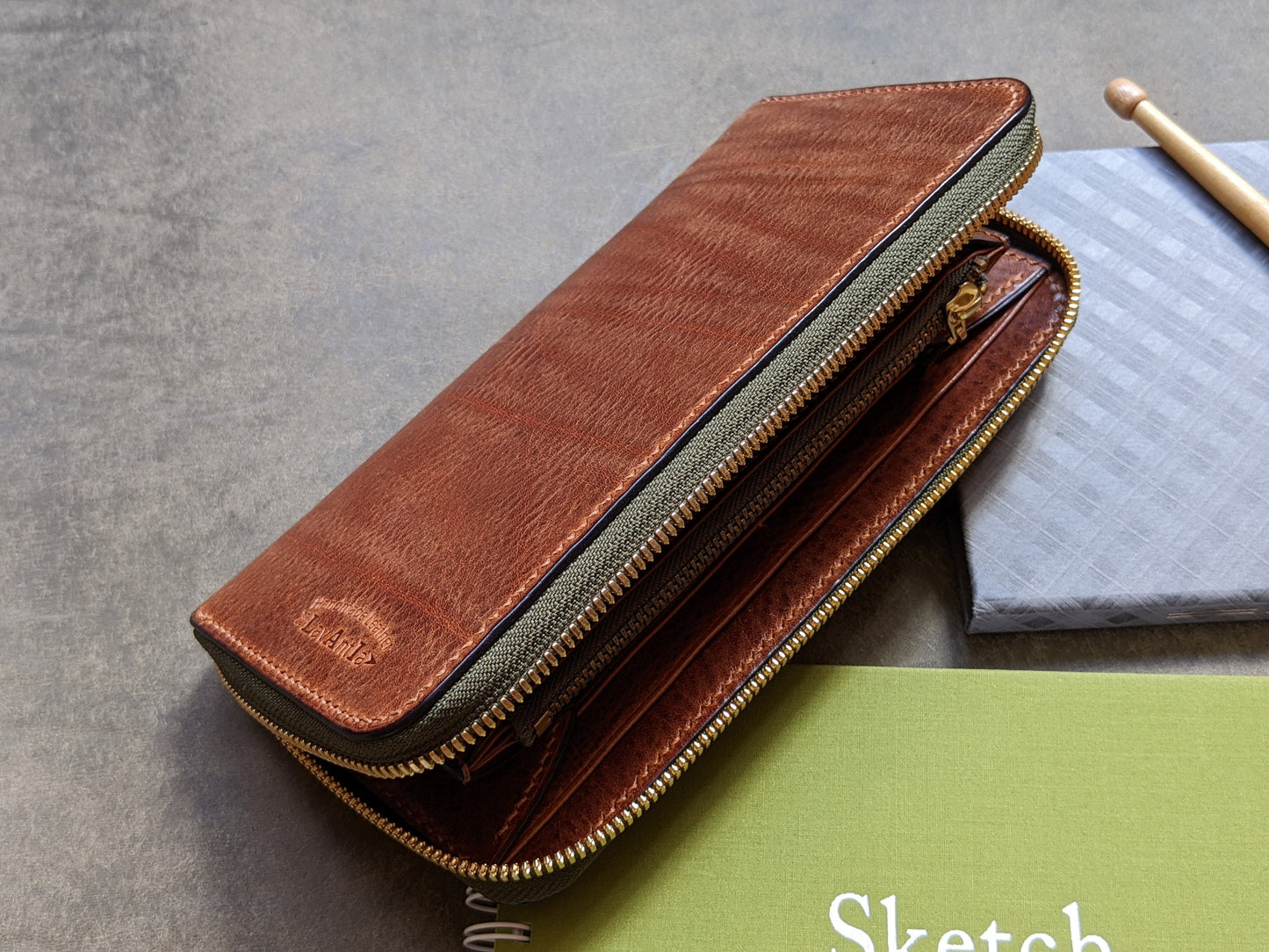 Zip-around long wallet build along PDF pattern/with TUTORIAL video/stitching hole spacing 3.38mm/with stitching hole marks